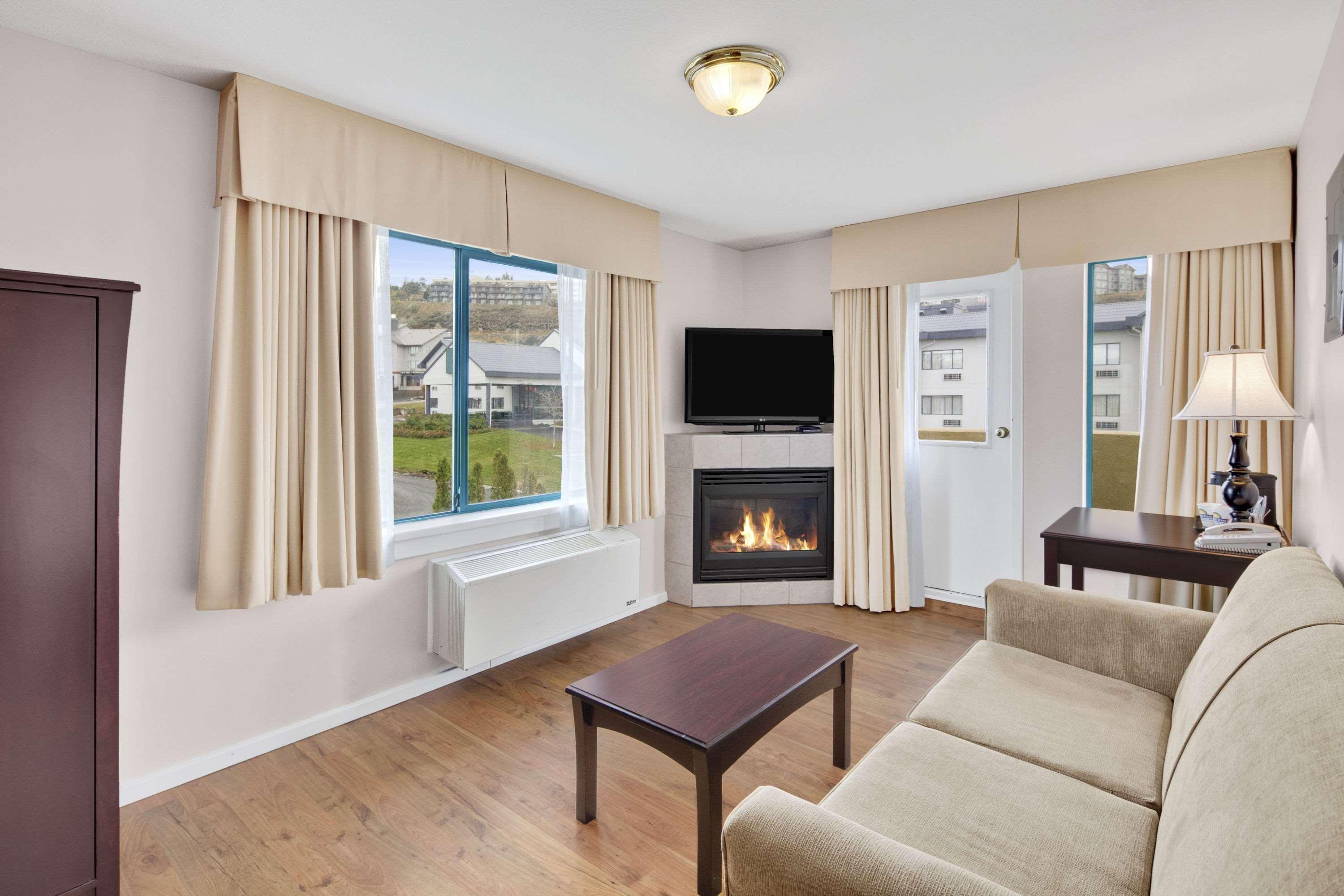 Days By Wyndham Bc Hotel 3*